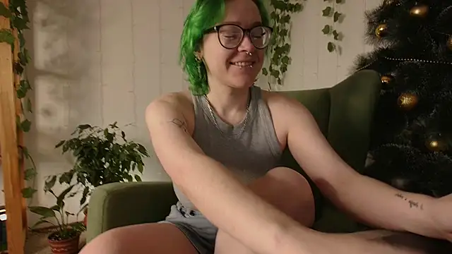 Snapshot of alisahug chatting on 12.28.24 alisahug online show from 12.28.24