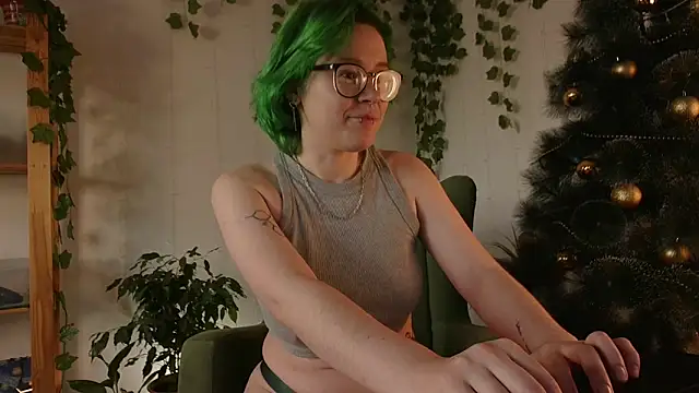 Snapshot of alisahug chatting on 12.29.24 alisahug online show from 12.29.24