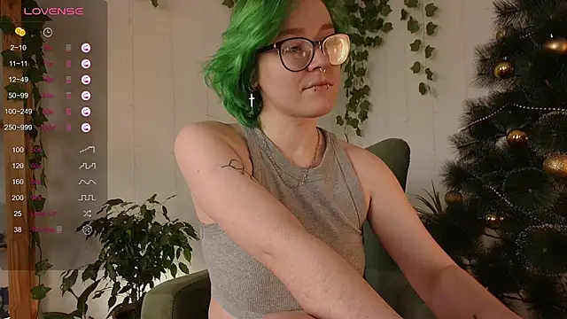 Snapshot of alisahug chatting on 12.29.24 alisahug online show from 12.29.24