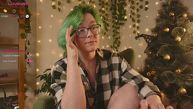 Snapshot of alisahug chatting on 01.09.25 alisahug online show from 01.09.25