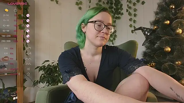 Snapshot of alisahug chatting on 01.10.25 alisahug online show from 01.10.25