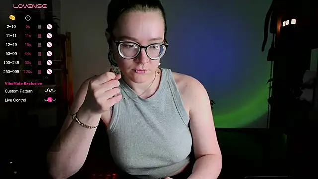 Snapshot of alisahug chatting on 01.25.25 alisahug online show from 01.25.25