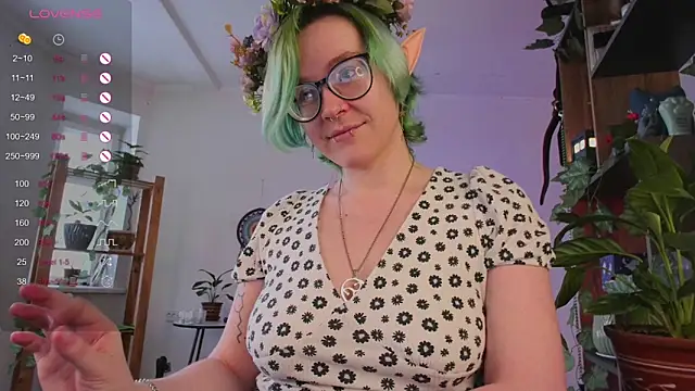 Snapshot of alisahug chatting on 01.27.25 alisahug online show from 01.27.25