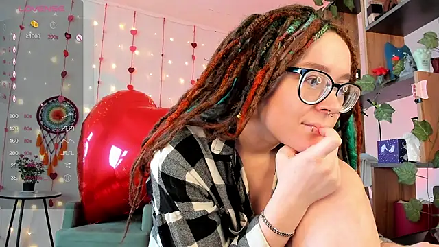 Snapshot of alisahug chatting on 02.07.25 alisahug online show from 02.07.25