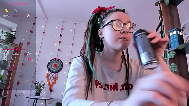 Snapshot of alisahug chatting on 02.10.25 alisahug online show from 02.10.25