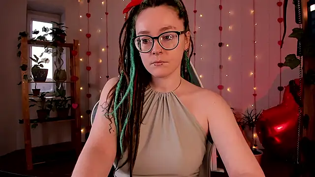 Snapshot of alisahug chatting on 02.10.25 alisahug online show from 02.10.25