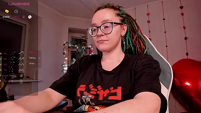 Snapshot of alisahug chatting on 02.14.25 alisahug online show from 02.14.25