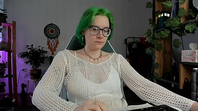 Snapshot of alisahug chatting on 02.28.25 alisahug online show from 02.28.25