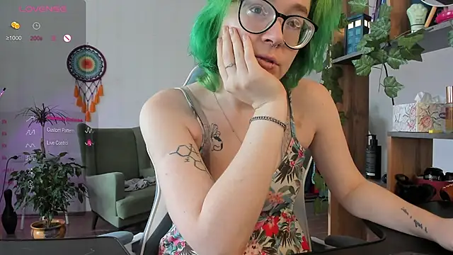 Snapshot of alisahug chatting on 03.02.25 alisahug online show from 03.02.25