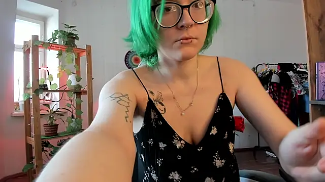 Snapshot of alisahug chatting on 03.04.25 alisahug online show from 03.04.25