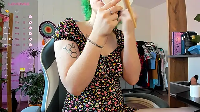 Snapshot of alisahug chatting on 03.05.25 alisahug online show from 03.05.25