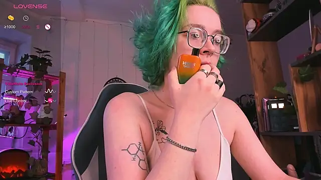 Snapshot of alisahug chatting on 03.10.25 alisahug online show from 03.10.25