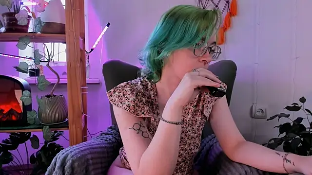 Snapshot of alisahug chatting on 03.15.25 alisahug online show from 03.15.25