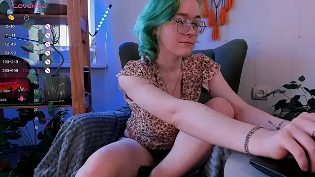 Snapshot of alisahug chatting on 03.15.25 alisahug online show from 03.15.25