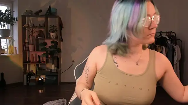 Snapshot of alisahug chatting on 09.25.25 alisahug online show from 09.25.25