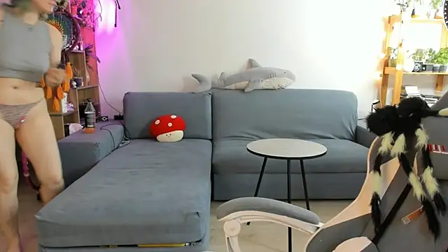 Snapshot of alisahug chatting on 10.15.25 alisahug online show from 10.15.25