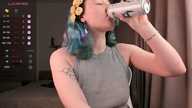 Snapshot of alisahug chatting on 12.01.25 alisahug online show from 12.01.25