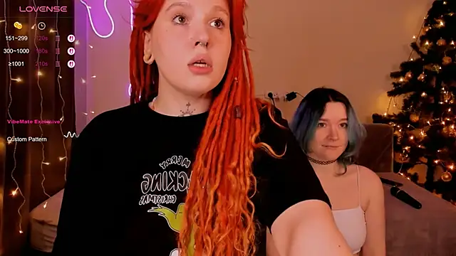 Snapshot of alisahug chatting on 12.16.25 alisahug online show from 12.16.25