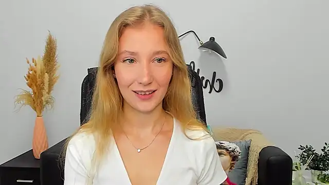 LolaWilsons online show from 01.16.25