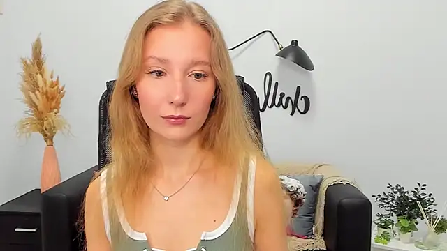 LolaWilsons online show from 02.18.25