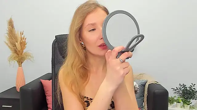 LolaWilsons online show from 03.02.25