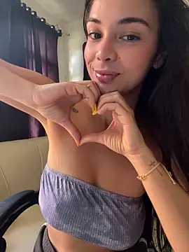 Snapshot of gabyaridi chatting on 01.30.25 gabyaridi online show from 01.30.25