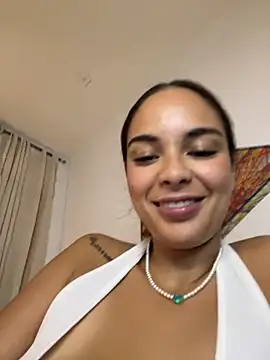 Snapshot of gabyaridi chatting on 02.23.25 gabyaridi online show from 02.23.25