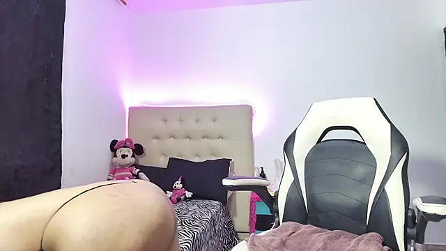 Isis brown7 online show from 02.21.25