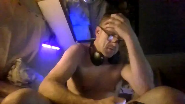 Snapshot of Manwhorxxlcock chatting on 11.11.25 Manwhorxxlcock online show from 11.11.25