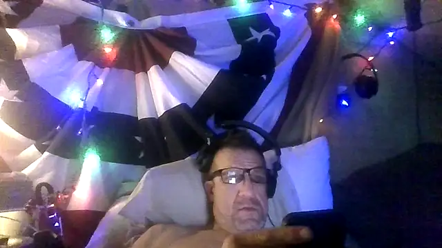 Snapshot of Manwhorxxlcock chatting on 12.22.25 Manwhorxxlcock online show from 12.22.25