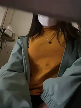 Snapshot of Tuongvy05 chatting on 01.18.25 Tuongvy05 online show from 01.18.25