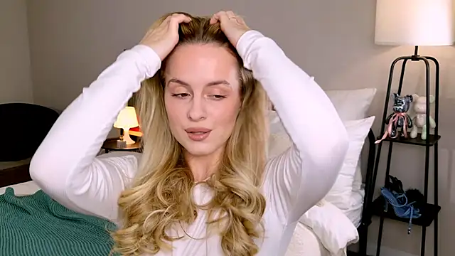 RozzitaBedberry online show from 10.15.25