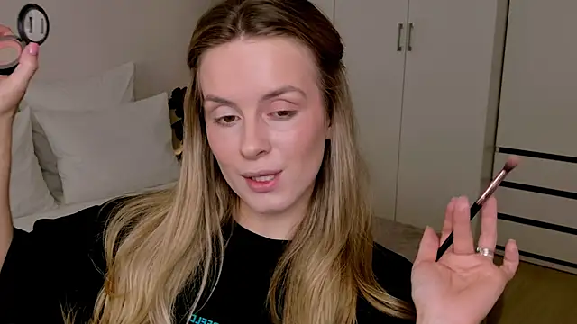 Snapshot of RozzitaBedberry chatting on 02.02.26 RozzitaBedberry online show from 02.02.26