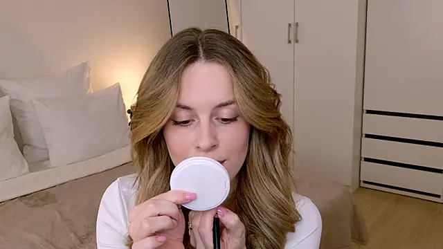 Snapshot of RozzitaBedberry chatting on 02.15.26 RozzitaBedberry online show from 02.15.26