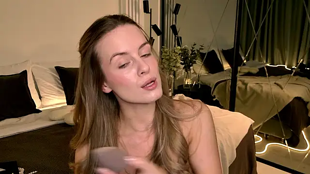 Snapshot of RozzitaBedberry chatting on 03.20.26 RozzitaBedberry online show from 03.20.26