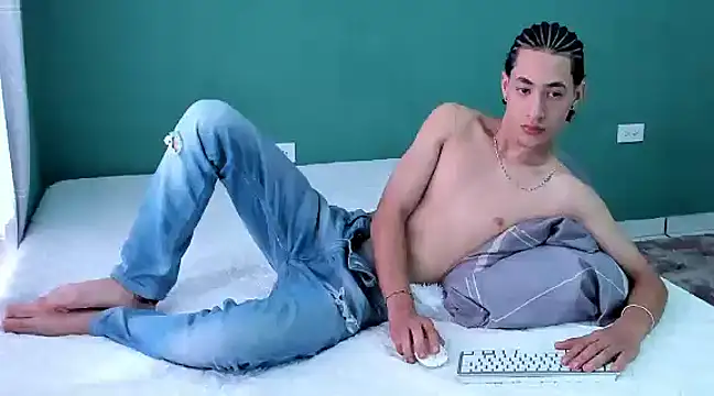 Snapshot of Chandler_ken chatting on 12.03.24 Chandler ken online show from 12.03.24