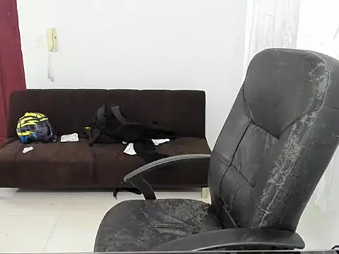 Snapshot of Chandler_ken chatting on 10.01.25 Chandler ken online show from 10.01.25