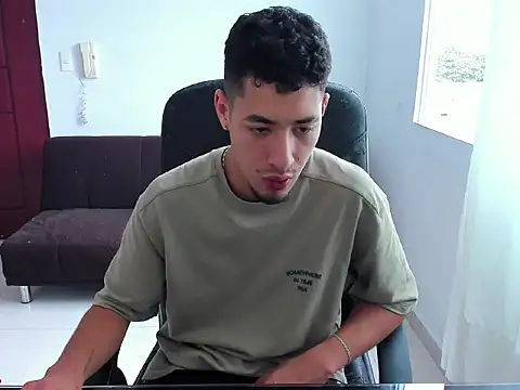 Snapshot of Chandler_ken chatting on 10.03.25 Chandler ken online show from 10.03.25