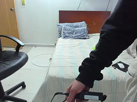 Snapshot of Chandler_ken chatting on 11.21.25 Chandler ken online show from 11.21.25