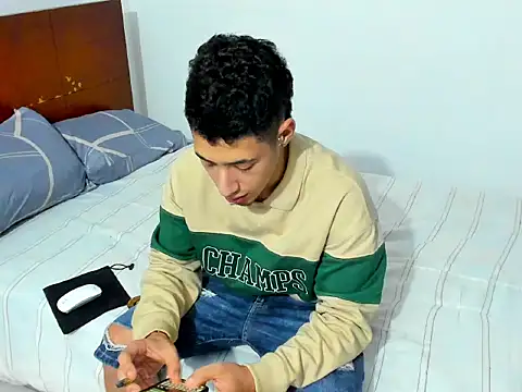 Snapshot of Chandler_ken chatting on 12.05.25 Chandler ken online show from 12.05.25