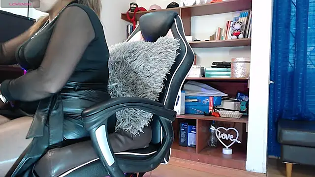 LiaTaylorr online show from 10.10.25