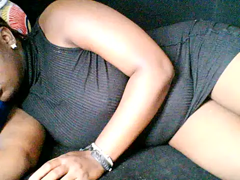 Snapshot of smileyboobs1 chatting on 11.04.25 smileyboobs1 online show from 11.04.25