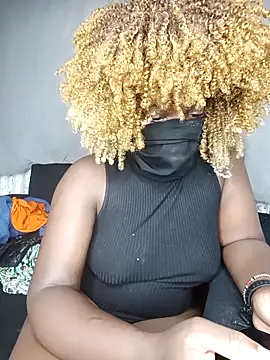 Snapshot of smileyboobs1 chatting on 11.11.25 smileyboobs1 online show from 11.11.25