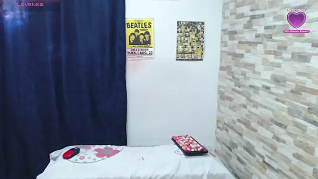 Snapshot of SamanthaSwan chatting on 02.08.25 SamanthaSwan online show from 02.08.25