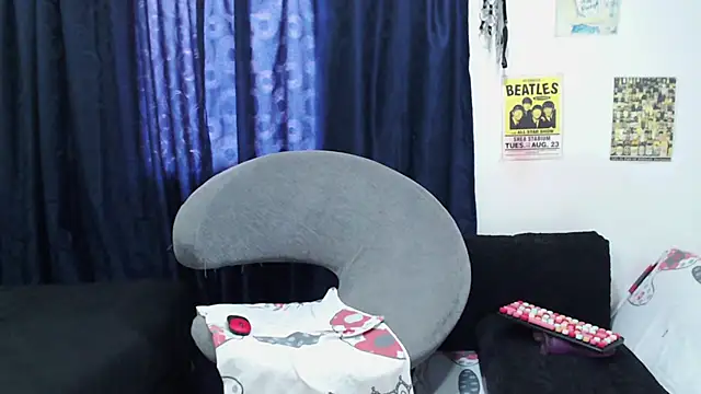 Snapshot of SamanthaSwan chatting on 10.20.25 SamanthaSwan online show from 10.20.25