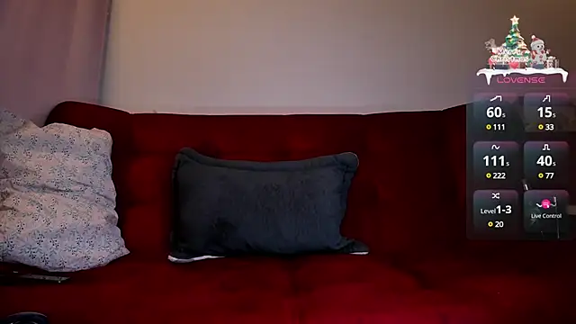 Snapshot of ohpetitemuse chatting on 12.15.24 ohpetitemuse online show from 12.15.24