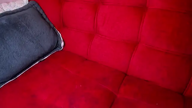 Snapshot of ohpetitemuse chatting on 12.24.24 ohpetitemuse online show from 12.24.24