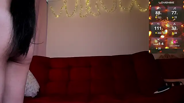 Snapshot of ohpetitemuse chatting on 02.26.25 ohpetitemuse online show from 02.26.25