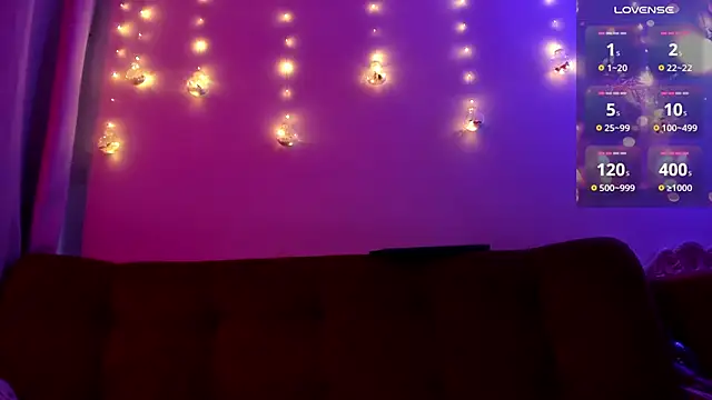 Snapshot of ohpetitemuse chatting on 11.14.25 ohpetitemuse online show from 11.14.25