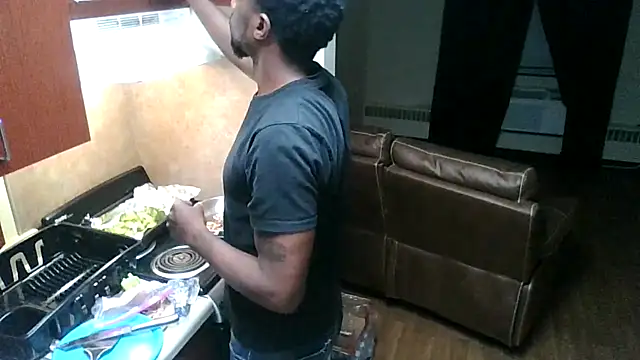 Snapshot of DreamvilleINC chatting on 10.17.25 DreamvilleINC online show from 10.17.25